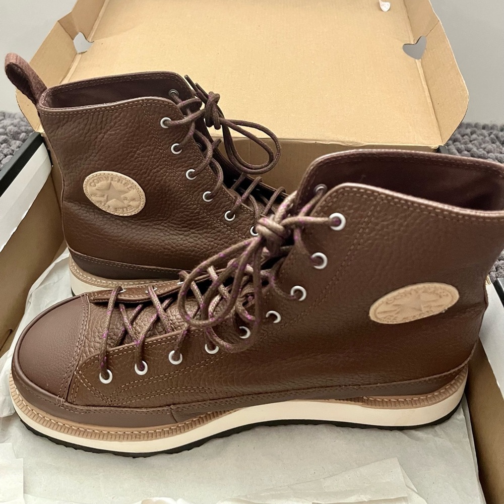 Chuck Taylor Crafted Boots size 10.5 Mens EXCELLENT CONDITION.NO RETURNS!